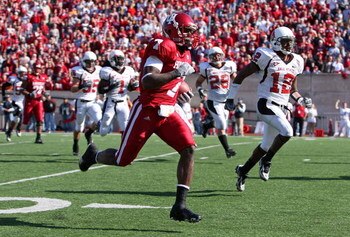 BLOOMINGTON, IN - NOVEMBER 3:  Ray Fisher #7 of the Indiana Hoosiers runs for a touchdown after a reception against the Ball State Cardinals during the game at Memorial Stadium November 3, 2007 in Bloomington, Indiana.  (Photo by Andy Lyons/Getty Images)