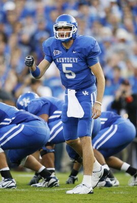 LEXINGTON, KY - SEPTEMBER 26: Quarterback Mike Hartline #5 of the Kentucky Wildcats signals to his team during the first quarter of the game against the Florida Gators at Commonwealth Stadium on September 26, 2009 in Lexington, Kentucky. (Photo by Andy Ly