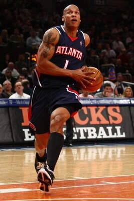 NEW YORK - MARCH 04:  Maurice Evans #1 of the Atlanta Hawks drives to the basket during the game against the New York Knicks at Madison Square Garden March 4, 2009 in New York City. NOTE TO USER: User expressly acknowledges and agrees that, by downloading