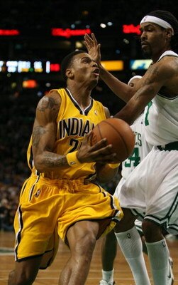 BOSTON - FEBRUARY 27:  Brandon Rush #25 of the Indiana Pacers heads for the net as Mikki Moore #7 of the Boston Celtics defends on February 27, 2009 at TD Banknorth Garden in Boston, Massachusetts.The Celtics defeated the Pacers 104-99. NOTE TO USER: User