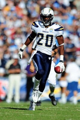 SAN DIEGO - SEPTEMBER 20: Antoine Cason #20 of the San Diego Chargers Celebrates a great play against the Baltimore Ravens at Qualcomm Stadium on September 20, 2009 in San Diego, California.  (Photo by Jacob de Golish/Getty Images)
