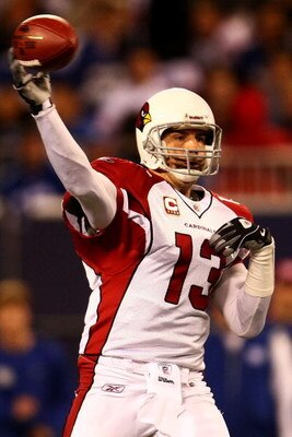 EAST RUTHERFORD, NJ - OCTOBER 25: Kurt Warner #13 of the Arizona Cardinals throws a pass against the New York Giants on October 25, 2009 at Giants Stadium in East Rutherford, New Jersey.  (Photo by Chris McGrath/Getty Images)