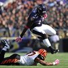 BALTIMORE - OCTOBER 11:  Le'Ron McClain #33 of the Baltimore Ravens runs the ball against the Cincinnati Bengals at M&T Bank Stadium on October 11, 2009 in Baltimore, Maryland. The Bengals defeated the Ravens 17-14. (Photo by Larry French/Getty Images)