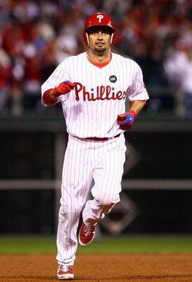 PHILADELPHIA - OCTOBER 21:  Shane Victorino #8 of the Philadelphia Phillies rounds the bases after a homerun in the sixth inning against the Los Angeles Dodgers in Game Five of the NLCS during the 2009 MLB Playoffs at Citizens Bank Park on October 21, 200