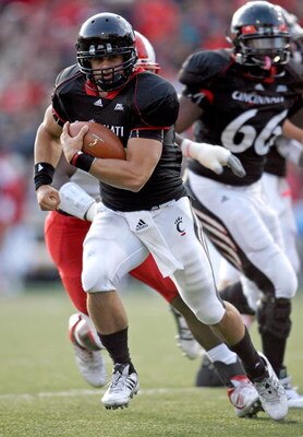 CINCINNATI - OCTOBER 24:  Zach Collaros #12 of the Cincinnati Bearcats runs with the ball during the Big East Conference game against the Louisville Cardinals at Nippert Stadium on October 24, 2009 in Cincinnati, Ohio.  (Photo by Andy Lyons/Getty Images)
