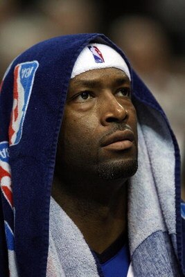 DALLAS - APRIL 23:  Center Erick Dampier #25 of the Dallas Mavericks during a 88-67 win against the San Antonio Spurs in Game Three of the Western Conference Quarterfinals during the 2009 NBA Playoffs at American Airlines Center on April 23, 2009 in San A