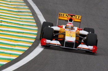SAO PAULO, BRAZIL - OCTOBER 16:  Fernando Alonso of Spain and Renault drives during practice for the Brazilian Formula One Grand Prix at the Interlagos Circuit on October 16, 2009 in Sao Paulo, Brazil.  (Photo by Mark Thompson/Getty Images)
