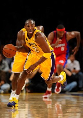 LOS ANGELES, CA - OCTOBER 27:  Kobe Bryant #24 of the Los Angeles Lakers drives against the Los Angeles Clippers during the season opening game at Staples Center on October 27, 2009 in Los Angeles, California. The Lakers won 99-92.  NOTE TO USER: User exp