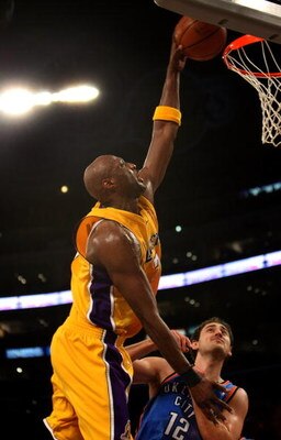 LOS ANGELES, CA - FEBRUARY 10:  Lamar Odom #7 of the Los Angeles Lakers shoots over Nenad Kristic #12 of the Oklahoma City Thunder on February 10, 2009 at Staples Center in Los Angeles, California.  The Lakers won 105-98.  NOTE TO USER: User expressly ack