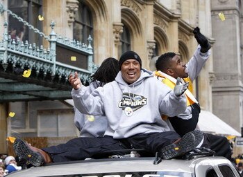 PITTSBURGH - FEBRUARY 03:  Hines Ward #86 and Nate Washington #85 of the Pittsburgh Steelers acknowleges the crowd during a parade to celebrate winning Super Bowl XLIII on February 3, 2009 in Pittsburgh, Pennsylvania.  (Photo by Gregory Shamus/Getty Image