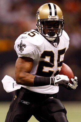 NEW ORLEANS - OCTOBER 12:  Reggie Bush #25 of the New Orleans Saints scores a touchdown against the Oakland Raiders on October 12, 2008 at the Superdome in New Orleans, Louisiana.  The Saints defeated the Raiders 34-3.  (Photo by Chris Graythen/Getty Imag
