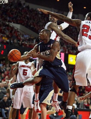 LOUISVILLE, KY - JANUARY 12: Tory Jackson #2 of the Notre Dame Fighting Irish shoots against the Louisville Cardinals during the Big East Conference game against  on January 12, 2009 at Freedom Hall in Louisville, Kentucky.  (Photo by Andy Lyons/Getty Ima