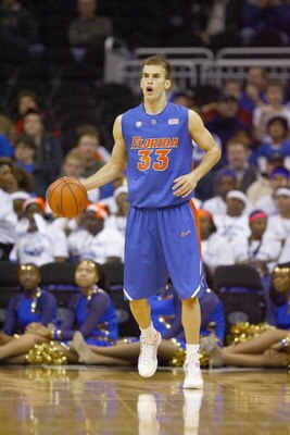 KANSAS CITY, MO - NOVEMBER 25:  Nick Calathes #33 of the Florida Gators dribbles the ball against the Washington Huskies during the CBE Classic consolation game on November 25, 2008 at the Sprint Center in Kansas City, Missouri. (Photo by: Jamie Squire/Ge