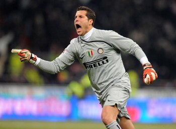 MILAN, ITALY - FEBRUARY 15:  Goalkeeper Julio Cesar of Inter Milan celebrates during the Serie A match between Inter Milan and AC Milan at the Stadio Giuseppe Meazza on February 15, 2009 in Milan, Italy.  (Photo by New Press/Getty Images)