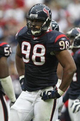 HOUSTON - NOVEMBER 18:  Anthony Weaver #98 of the Houston Texans looks on during the NFL game against the New Orleans Saints at Camp Reliant Stadium on November 18, 2007 in Houston, Texas. (Photo by Stephen Dunn/Getty Images)
