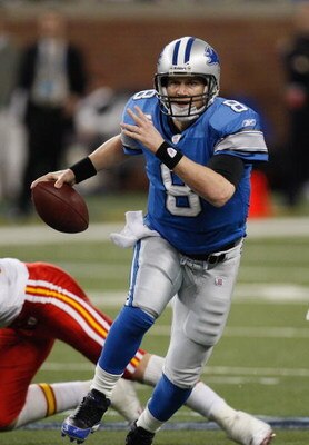 DETROIT - DECEMBER 23:  Jon Kitna #8 of the Detroit Lions scrambles during the game against the Kansas City Chiefs on December 23, 2007 at Ford Field in Detroit, Michigan. (Photo byGregory Shamus/Getty Images)  