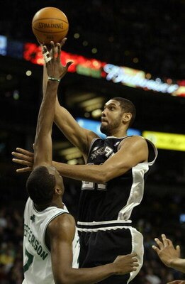 BOSTON - JANUARY 22:  Tim Duncan #21 of the San Antonio Spurs takes a shot as Al Jefferson #7 of the Boston Celtics defends at the TD Banknorth Garden January 22, 2007 in Boston, Massachusetts. The San Antonio Spurs defeated the Boston Celtics 93-89.  NOT
