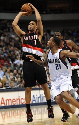 DALLAS - FEBRUARY 04:  Brandon Roy #7 of the Portland Trail Blazers during play against the Dallas Mavericks on February 4, 2009 at American Airlines Center in Dallas, Texas.  NOTE TO USER: User expressly acknowledges and agrees that, by downloading and/o