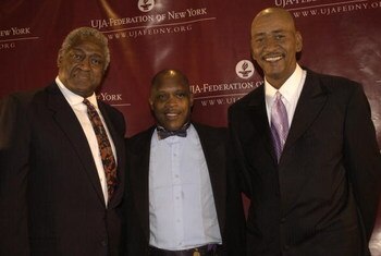 NEW YORK - MAY 20:  (HOLLYWOOD REPORTER OUT)  (L-R) NBA Hall of Famers Willis Reed,  Nate 'Tiny' Archibald and George 'Iceman' Girvin attend the UJA-Federation of New York Dinner honoring Comcast executives Ralph Roberts and Brian Roberts at the Waldorf A