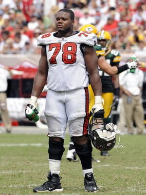 TAMPA, FL - SEPTEMBER 28: Guard Arron Sears #78 of the Tampa Bay Buccaneers leaves the field against the Green Bay Packers at Raymond James Stadium on September 28, 2008 in Tampa, Florida.  (Photo by Al Messerschmidt/Getty Images) 