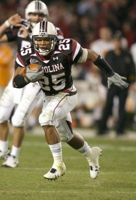 COLUMBIA - NOVEMBER 1:  Mike Davis #25 of the South Carolina Gamecocks carries the ball during the game against the Tennessee Volunteers at Williams-Brice Stadium on November 1, 2008 in Columbia, South Carolina. (Photo by: Streeter Lecka/Getty Images)