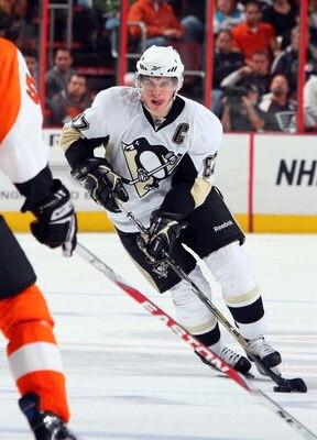 PHILADELPHIA - JANUARY 13:  Sidney Crosby #87 of the Pittsburgh Penguins skates against the Philadelphia Flyers on January 13, 2009 at Wachovia Center in Philadelphia, Pennsylvania. The Penguins defeated the Flyers 4-2.  (Photo by Jim McIsaac/Getty Images