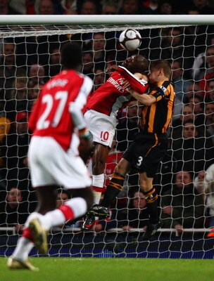 LONDON - MARCH 17: William Gallas of Arsenal scores the winning goal during the the FA Cup Sponsored by E.on sixth round match between Arsenal and Hull City at Emirates Stadium on March 17, 2009 in London, England.  (Photo by Ryan Pierse/Getty Images)