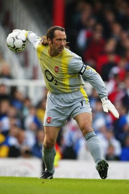 LONDON - OCTOBER 26 :   David Seaman of Arsenal in action during the FA Barclaycard Premiership match between Arsenal and Blackburn Rovers at Highbury in London on October 26, 2002. (Photo By Phil Cole/Getty Images) Blackburn won the match 2-1.
