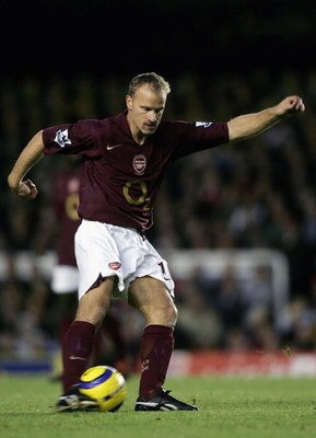 LONDON - NOVEMBER 05: Dennis Bergkamp of Arsenal in action during the Barclays Premiership match between Arsenal and Sunderland at Highbury on November 5, 2005 in London, England.  (Photo by Ben Radford/Getty Images)
