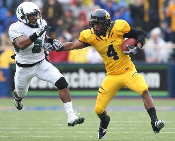 BERKELEY, CA - NOVEMBER 01:  Jahvid Best #4 of the California Golden Bears runs with the ball against T.J. Ward #2 of the Oregon Ducks during an NCAA football game on November 1, 2008 at Memorial Stadium in Berkeley, California.  (Photo by Jed Jacobsohn/G