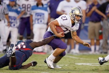 TUSCON - OCTOBER 4:  Terrance Dailey #27 of the Washington Huskies carries the ball during the game against the Arizona Wildcats on October 4, 2008 at Arizona Stadium in Tucson, Arizona. (Photo by: Gregory Shamus/Getty Images)