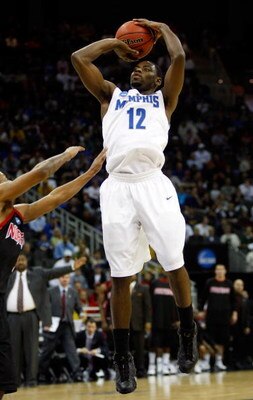 KANSAS CITY, MO - MARCH 19:  Tyreke Evans #12 of the Memphis Tigers shoots the jump shot against the CSUN Matadors during the first round of the NCAA Division I Men's Basketball Tournament at the Sprint Center on March 19, 2009 in Kansas City, Missouri.  