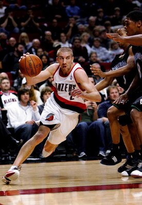 PORTLAND, OR - DECEMBER 28:  Steve Blake #2 of the Portland Trail Blazers drives against the Minnesota Timberwolves at the Rose Garden on December 28, 2007 in Portland, Oregon.  NOTE TO USER: User expressly acknowledges and agrees that, by downloading and