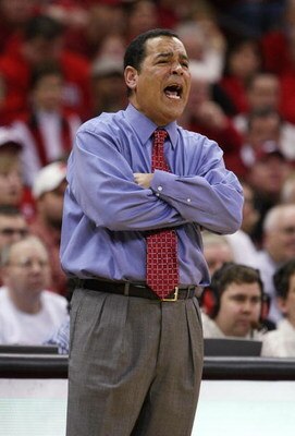MADISON, WI - JANUARY 31: Head coach Kelvin Sampson of the Indana Hoosiers yells instructions to his team against the Wisconsin Badgers at the Kohl Center January 31, 2008 in Madison, Wisconsin. (Photo by Jonathan Daniel/Getty Images)