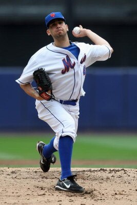 FLUSHING, NY - SEPTEMBER 28:  Oliver Perez #46 of the New York Mets pitches against the Florida Marlins during the last regular season baseball game ever played in Shea Stadium on September 28, 2008 in the Flushing neighborhood of the Queens borough of Ne