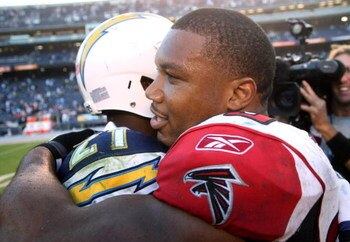 SAN DIEGO - NOVEMBER 30:  Running back Michael Turner #33 of the Atlanta Falcons hugs former teammate running back LaDainian Tomlinson #21 of the San Diego Chargers after their game on November 30, 2008 at Qualcomm Stadium in San Diego, California.  The F