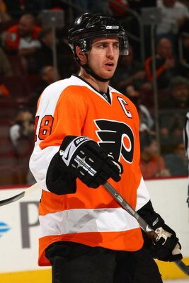 PHILADELPHIA - MARCH 29: Mike Richards #18 of the Philadelphia Flyers skates against the Boston Bruins at the Wachovia Center on March 29, 2009 in Philadelphia, Pennsylvania.  (Photo by Chris McGrath/Getty Images)