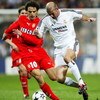 MADRID, SPAIN - MARCH 24:  Zinedine Zidane of Real Madrid is tackled by Fernando Morientes of Monaco during the UEFA Champions League Quarter Final match between Real Madrid and Monaco at The Bernabeu on March 24, 2004 in Madrid, Spain.  (Photo by Clive M