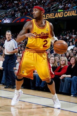 CLEVELAND - FEBRUARY 22:  Mo Williams #2 of the Cleveland Cavaliers handles the ball during the game against the Detroit Pistons on February 22, 2009 at the Quicken Loans Arena in Cleveland, Ohio.  The Cavaliers won 99-78.  NOTE TO USER: User expressly ac