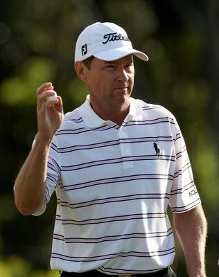 KAPALUA, HI - JANUARY 11:  Davis Love III acknowledges the crowd on the 18th hole during the final round of the Mercedes-Benz Championship at the Plantation Course on January 11, 2009 in Kapalua, Maui, Hawaii.  (Photo by Sam Greenwood/Getty Images)