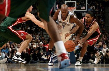 DENVER - NOVEMBER 18:  Chauncey Billups #7 of the Denver Nuggets drives the ball between the defense of Joe Alexander #11 and Charlie Bell #42 of the Milwaukee Bucks at the Pepsi Center on November 18, 2008 in Denver, Colorado. The Nuggets defeated the Bu
