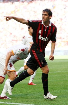 MILAN, ITALY - MAY 24:  AC Milan forward Kaka in action during AC Milan v AS Roma on May 24, 2009 in Milan, Italy.  (Photo by Vittorio Zunino Celotto/Getty Images)