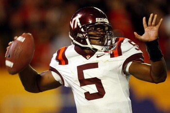 MIAMI - JANUARY 01:  Tyrod Taylor #5 of the Virginia Tech Hokies passes during the FedEx Orange Bowl against the Cincinnati Bearcats at Dolphin Stadium on January 1, 2009 in Miami, Florida.  (Photo by Streeter Lecka/Getty Images)
