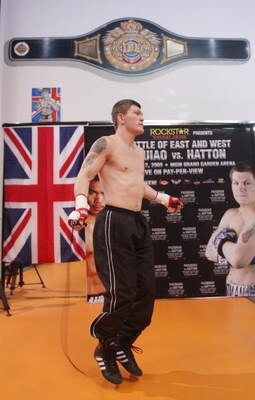 LAS VEGAS - APRIL 16:  Boxer Ricky Hatton of Great Britain works out at a gym on April 16, 2009 in Las Vegas, Nevada. Hatton will fight boxer Manny Pacquiao of the Philippines on May 2, 2009 at the MGM Grand Garden Arena.  (Photo by Isaac Brekken/Getty Im