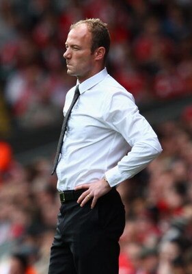LIVERPOOL, UNITED KINGDOM - MAY 03:  Newcastle United Manager Alan Shearer looks on during the Barclays Premier League match between Liverpool and Newcastle United at Anfield on May 3, 2009 in Liverpool, England. (Photo by Clive Brunskill/Getty Images)