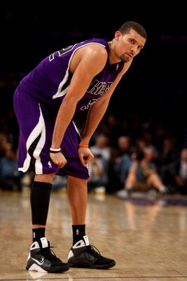 LOS ANGELES, CA - DECEMBER 12:   Francisco Garcia #32 of the Sacramento Kings pauses in the game with the Los Angeles Lakers on December 12, 2008 at Staples Center in Los Angeles, California.  The Lakers won 112-103.   NOTE TO USER: User expressly acknowl