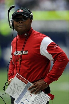 IRVING, TX - NOVEMBER 23:  Head coach Mike Singletary of the San Francisco 49ers during play against the Dallas Cowboys at Texas Stadium on November 23, 2008 in Irving, Texas.  (Photo by Ronald Martinez/Getty Images)