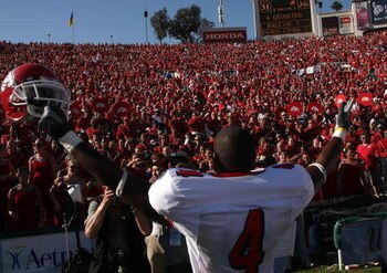 PASADENA, CA - SEPTEMBER 27:  Damion Owens #4 of the Frenso State Bulldogs celebrates the Bulldogs win over the UCLA Bruins during the game on September 27, 2008 at the Rose Bowl in Pasadena, California.  (Photo by Stephen Dunn/Getty Images)
