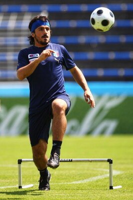 VIENNA, AUSTRIA - JUNE 19: Gennaro Gattuso of Italy in action during Italy training at Bundesstadion Suedstadt on June 19, 2008 in Maria Enzersdorf, Austria.  (Photo by Clive Mason/Getty Images)