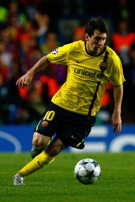 LONDON, ENGLAND - MAY 06:  Lionel Messi of Barcelona in action during the UEFA Champions League Semi Final Second Leg match between Chelsea and Barcelona at Stamford Bridge on May 6, 2009 in London, England.  (Photo by Clive Rose/Getty Images)